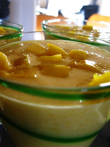 Mango pudding with philippines mango