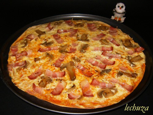 Pizza bacon y champis-hecha.