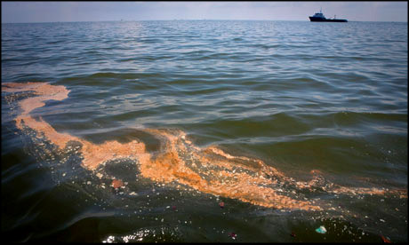 oil-spill-iambossy