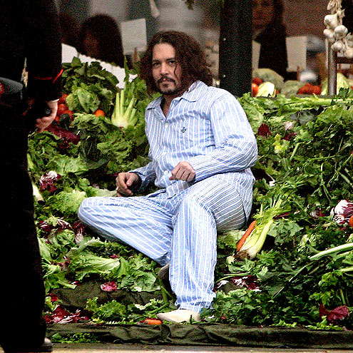 Johnny Depp wearing pajamas verdures