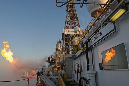 Brennende Öl-Plattform Deepwater Horizon - Öl-Katastrophe im Golf by deepwaterhorizonresponse/cc