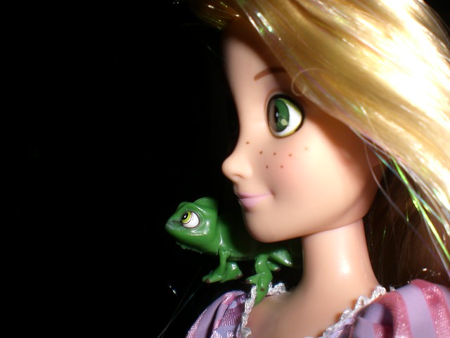 Disney juguetes Enredados Rapunzel y camaleón Pascal