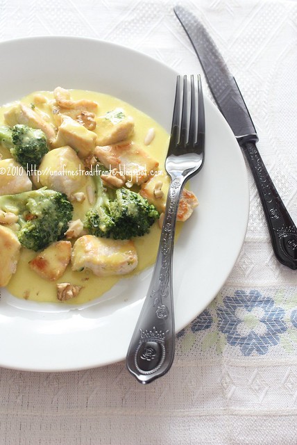 Bocconcini di pollo e broccoletti in salsa allo zafferano