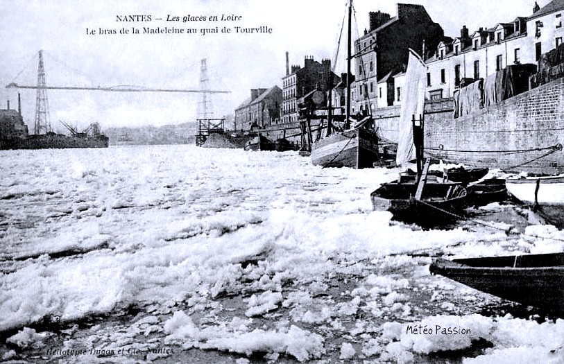 glaces en Loire gelée sous le pont transbordeur de Nantes en janvier 1914
