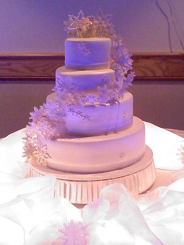 snowflake wedding cake at night