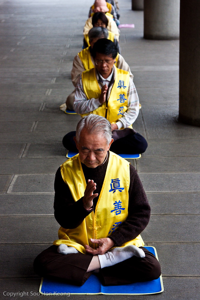 Meditate @ Sun Yat-Sen Memorial Hall, Taipei, Taiwan