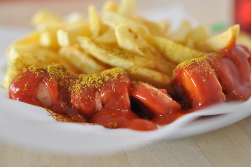 Currywurst-Pommes