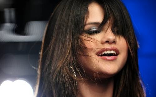 selena gomez falling down music video. Selena Gomez Falling Down