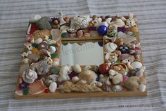Marco de espejo decorado con piedras de la playa: Ideal para regalo