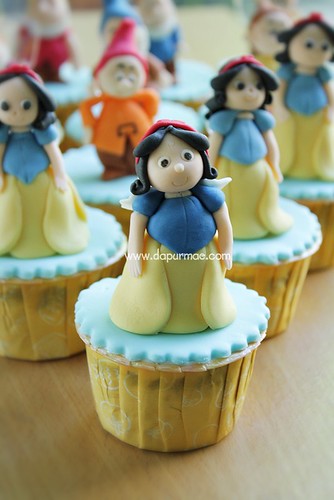 Snow White anda Dwarves Cupcakes