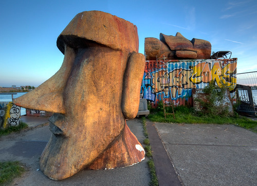 NDSM Terrein / Terrain Moai Statue