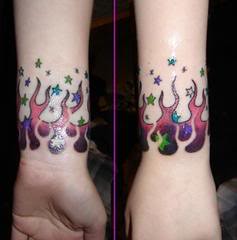 foto tatuagem no pulso de mulher