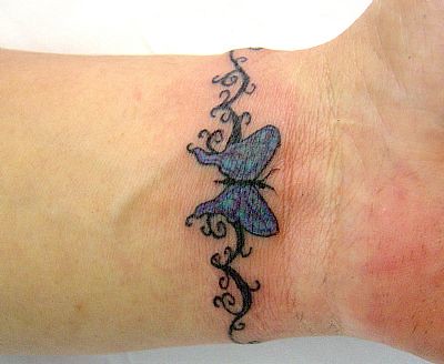 tatoo no pulso feminina