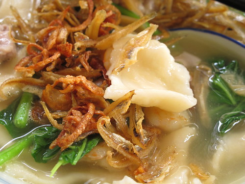 Mee Hoon Kueh (Hand-pulled noodles) 麵粉粿