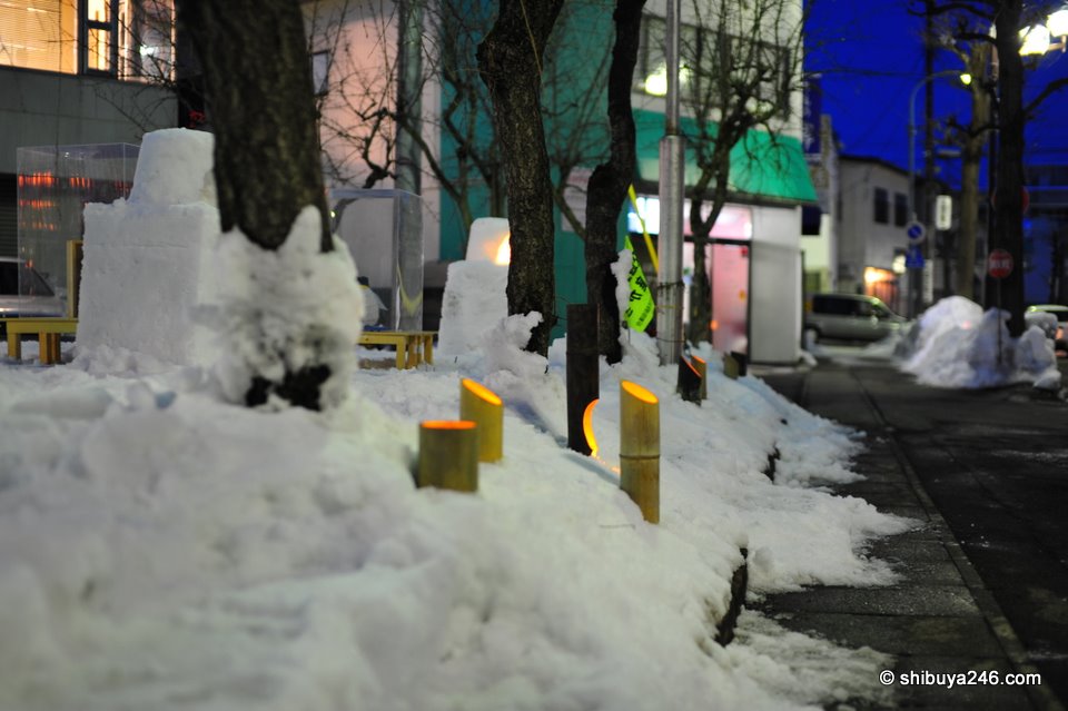As well as kamakura there were also other lights along the street creating a warm atmosphere.