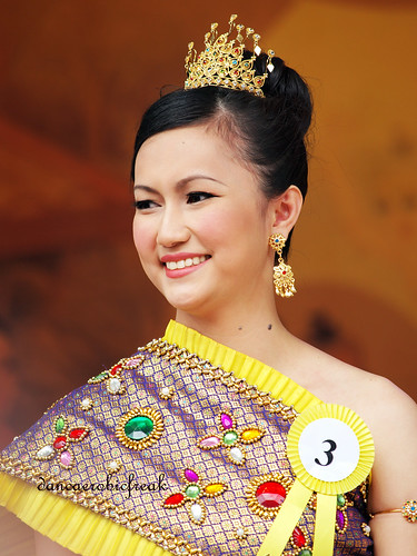Thai Beauty Peagent Contestant 