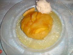 Tarta de manzana templada con helado de vainilla