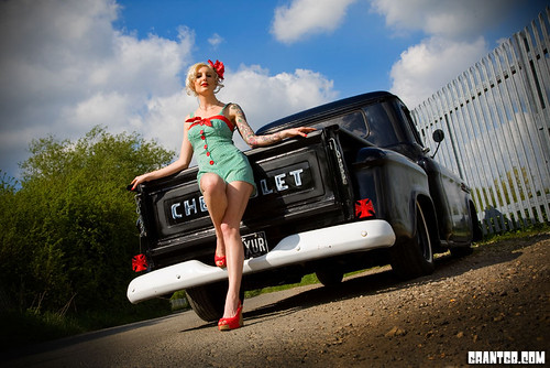 Betty Bones and the 59 Apache - Custom Car 2010 - IMG_2094