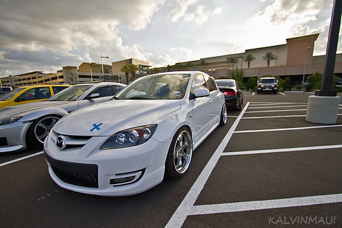 heres my buddy's mazda3 KevinNigel on these forums hope he doesnt mind