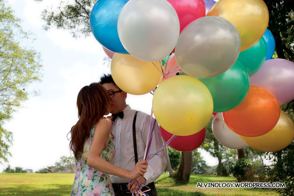 A kiss beneath the balloons