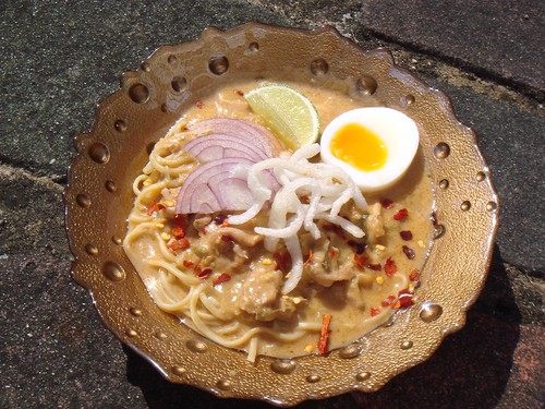 Ohn-No Khao Swè - Burmese Coconut Chicken Noodles
