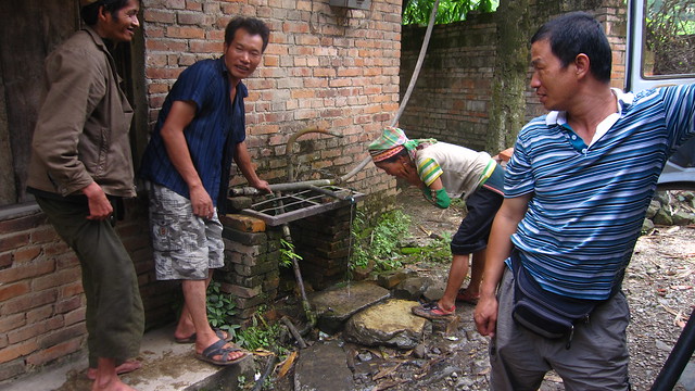 Watering station, en route from Yuanyang to Jianshui, Yunnan