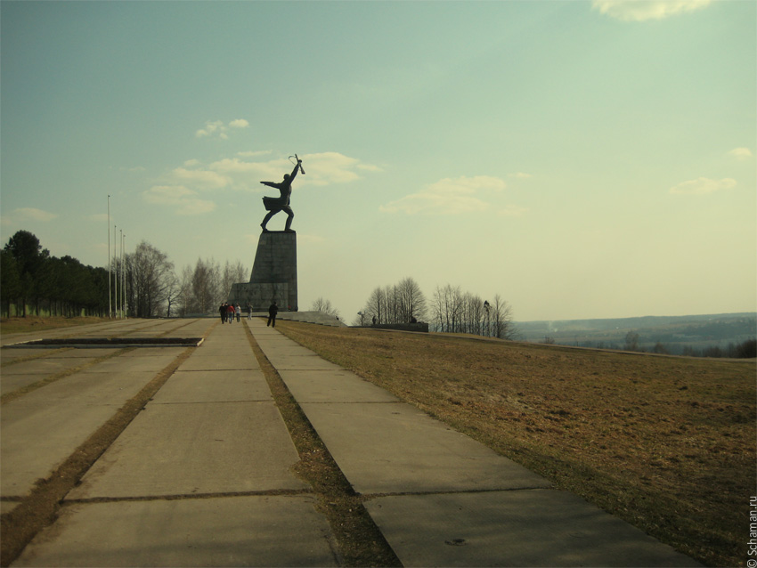 Памятник воину