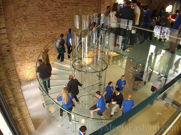 LAUNCH DAY: Apple open the world's biggest Apple store in Covent Garden, London