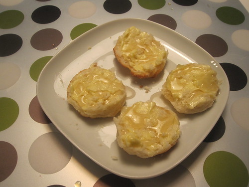 Buttered biscuits with maple syrup