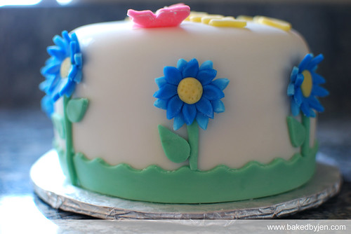 blue daisies b-day cake - side