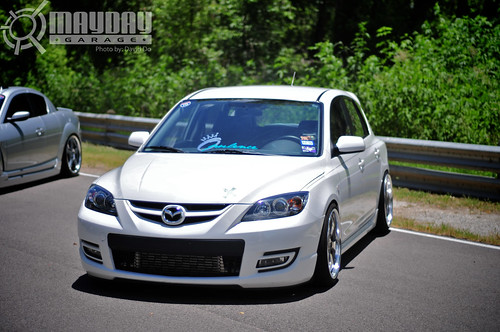 heres my buddy's mazda3 KevinNigel on these forums hope he doesnt mind