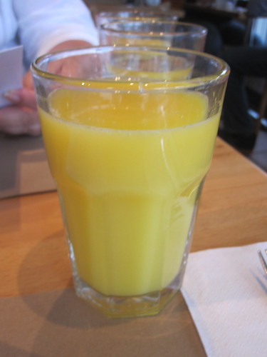 Orange juice at Baguette & Bagatelle