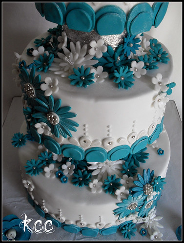 Teal and White Daisy Wedding Cake a photo on Flickriver