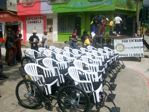 Club Rotario Barillas entrega 20 sillas de rueda