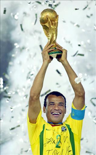 WC2002-GER-BRA-CAFU WITH CUP