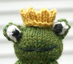 crown free knitting pattern wee little stuffy animal amigurumi barette pretty cute fairy tale fantasy