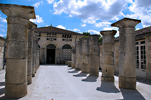 Saintes columns