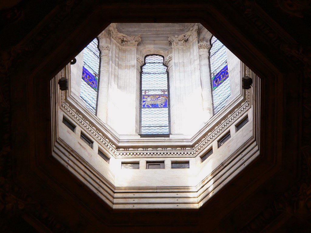 Firenze - Duomo - Lanterna perspective dall'interno della volta della cupola.