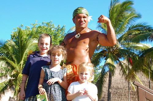 2010-08 Hawaii - Dustin Malia Alana Samoa