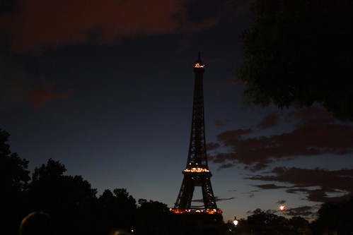 Torre Eiffel no escuro