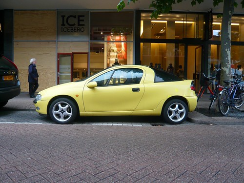 Opel Tigra 1996. Yellow Opel Tigra-A X1.4XE -