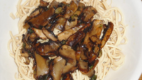 Shredded white tofu with portobella mushrooms 蘑菇拌白干絲