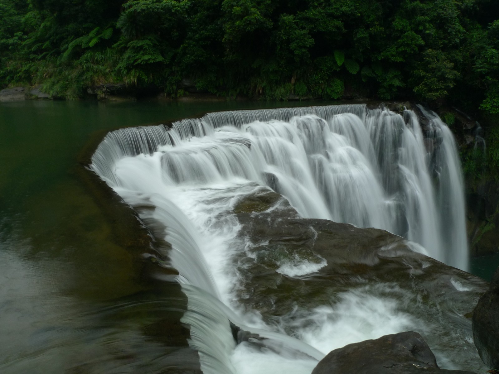 shifen waterfall