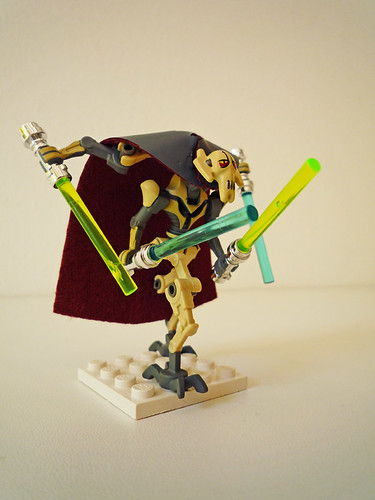 Custom General Grievous Star Wars Minifigure on lego bricks 