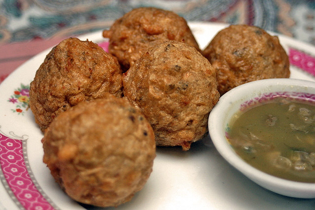 Deep-fried Fish Ball with Clam Sauce