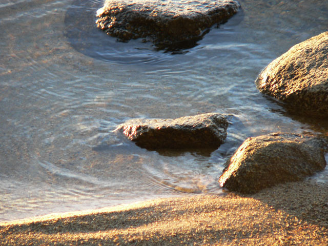 lake_stones