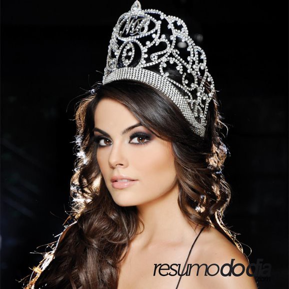 Jimena Navarrete crown Nuestra Belleza