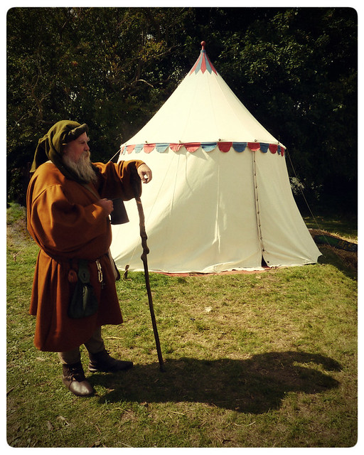 Herstmonceux Medieval Festival ~chaucer storyteller