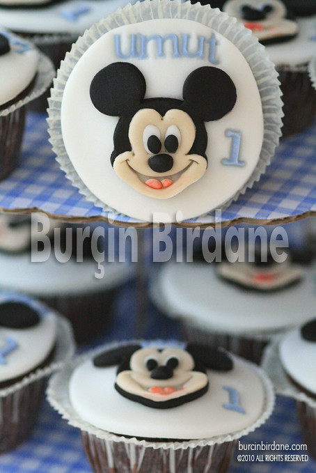 Mickey Cupcake