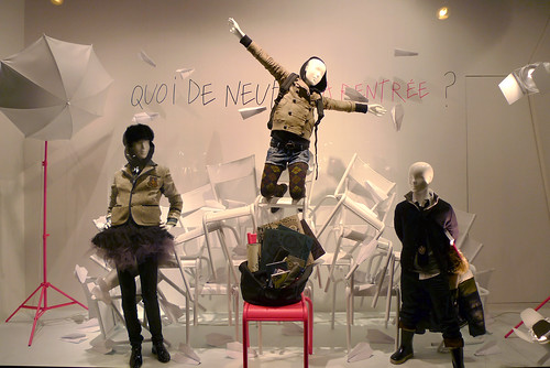 Vitrines rentrée des classes - Galeries Lafayette - Paris, juillet 2010